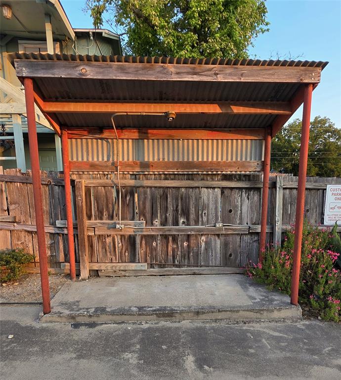 108 E Morgan Property Photo 5