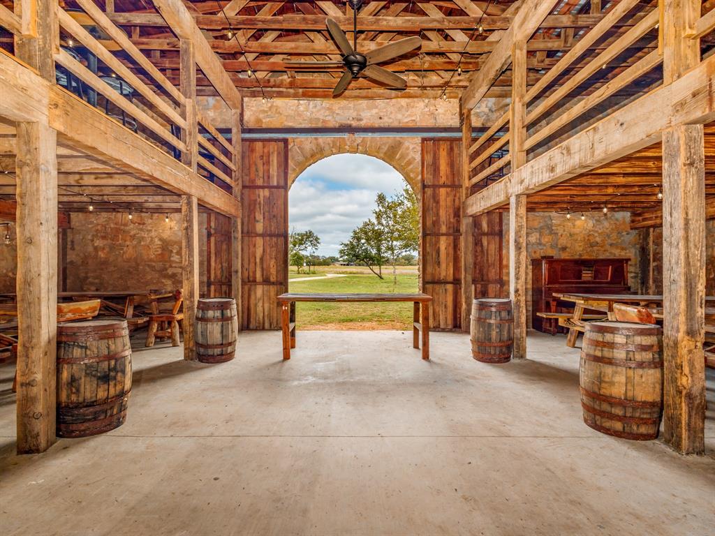 400 Old Comanche Property Photo 2