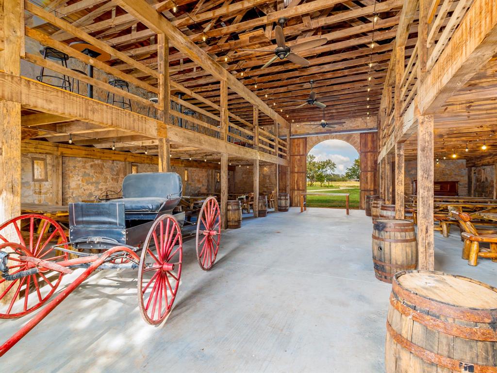 400 Old Comanche Property Photo 4