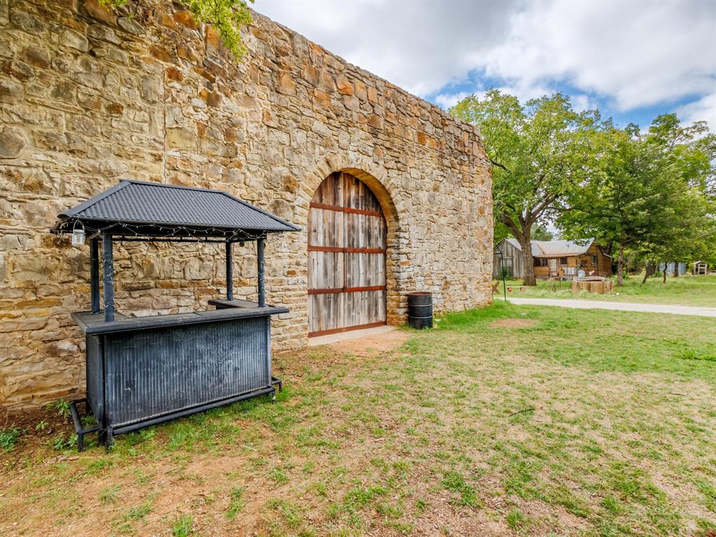 400 Old Comanche Property Photo 5
