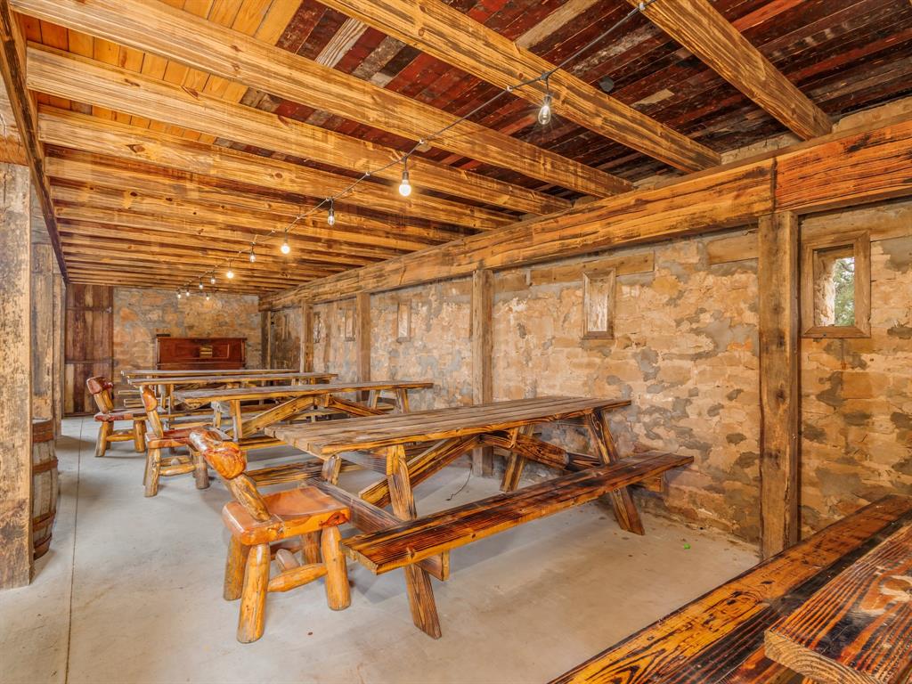400 Old Comanche Property Photo 6
