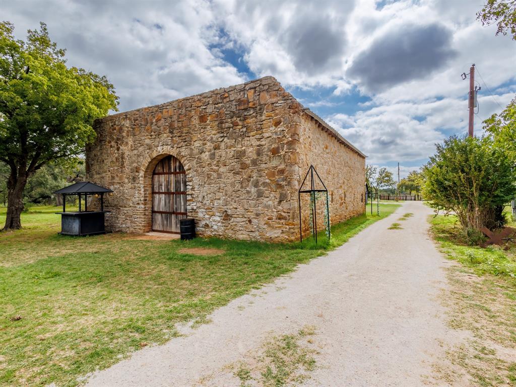 400 Old Comanche Property Photo 7