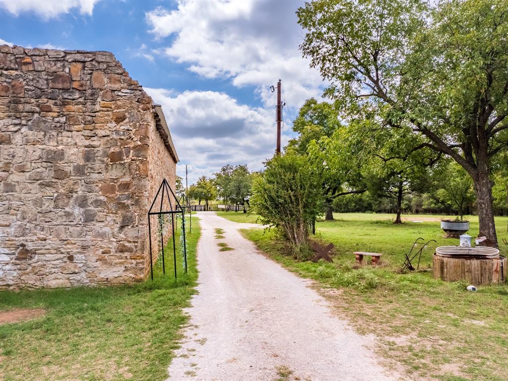 400 Old Comanche Property Photo 11