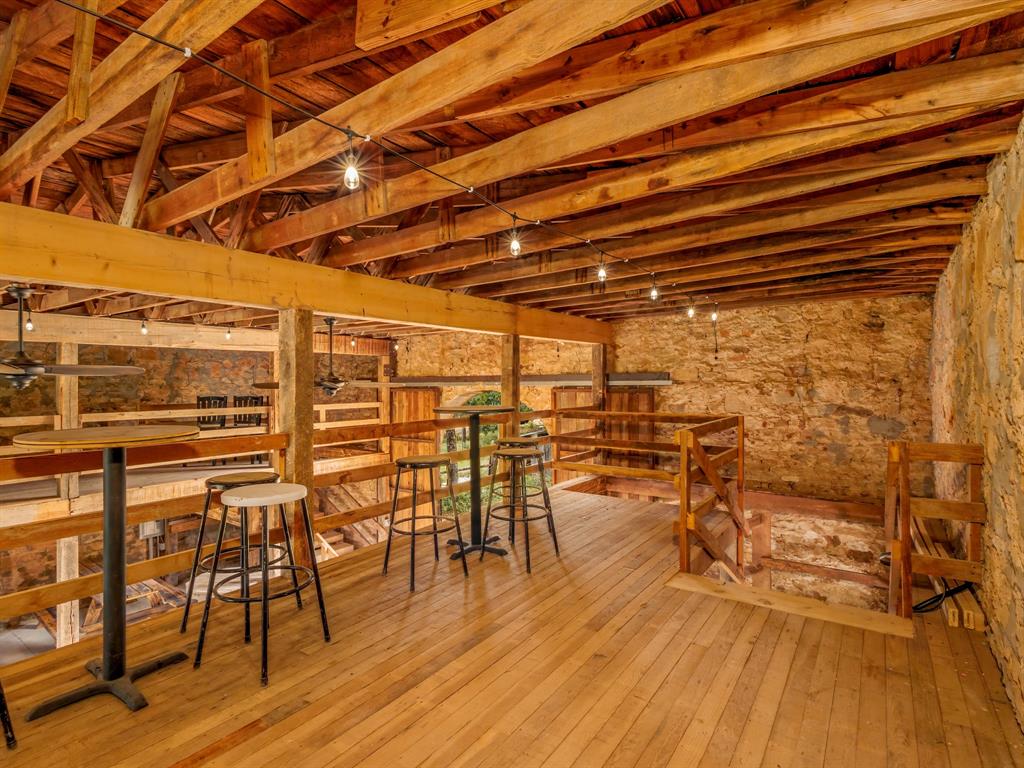 400 Old Comanche Property Photo 12