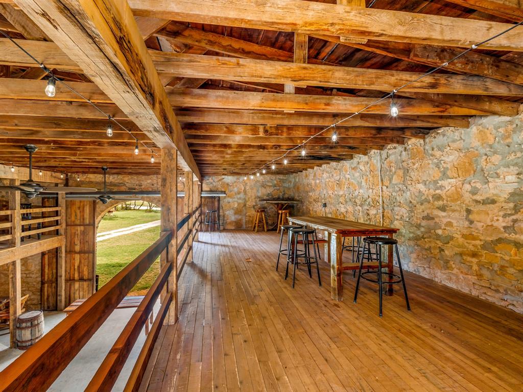 400 Old Comanche Property Photo 13