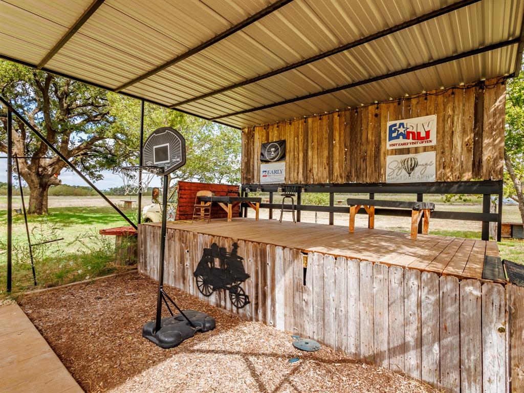 400 Old Comanche Property Photo 15