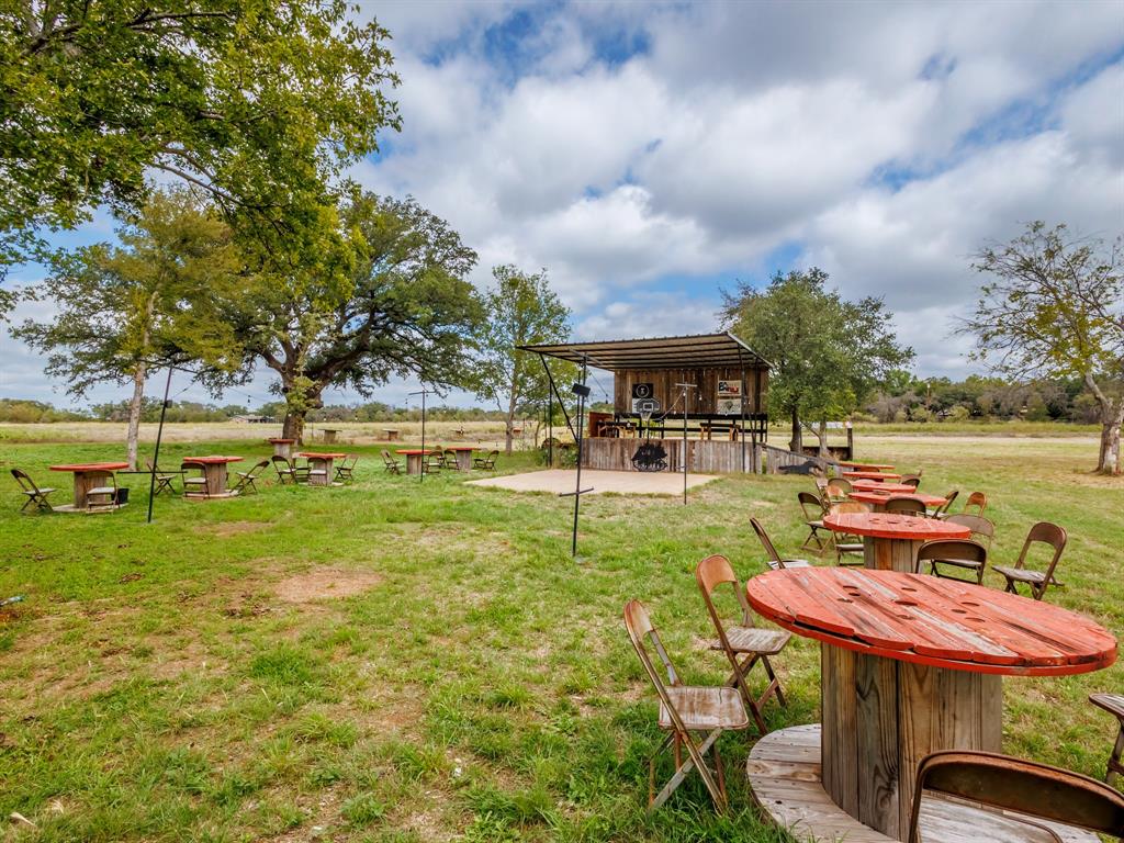 400 Old Comanche Property Photo 17