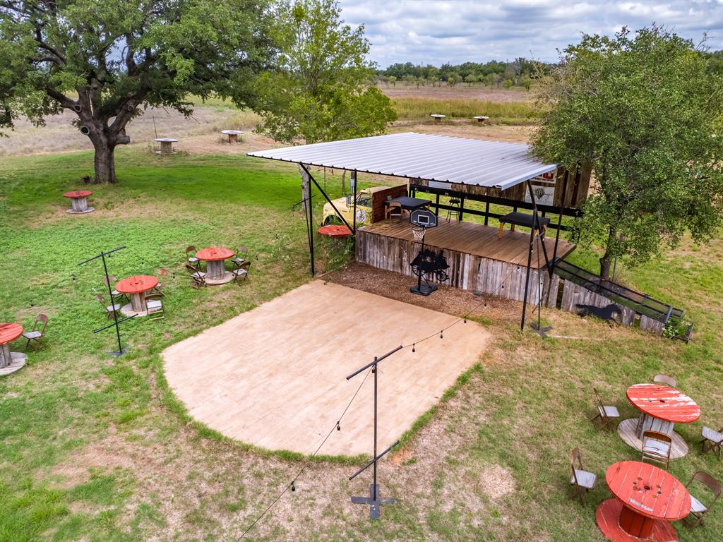 400 Old Comanche Property Photo 33