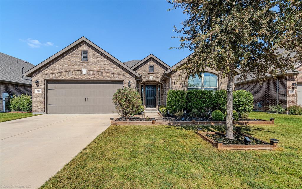 2082 Glaston Road Property Photo 1