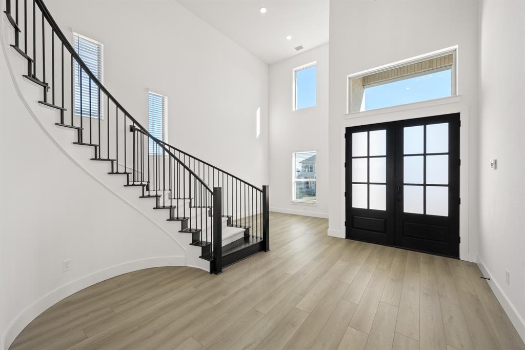 417 Newpark Boulevard Property Photo 3