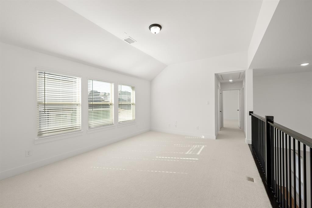 417 Newpark Boulevard Property Photo 18