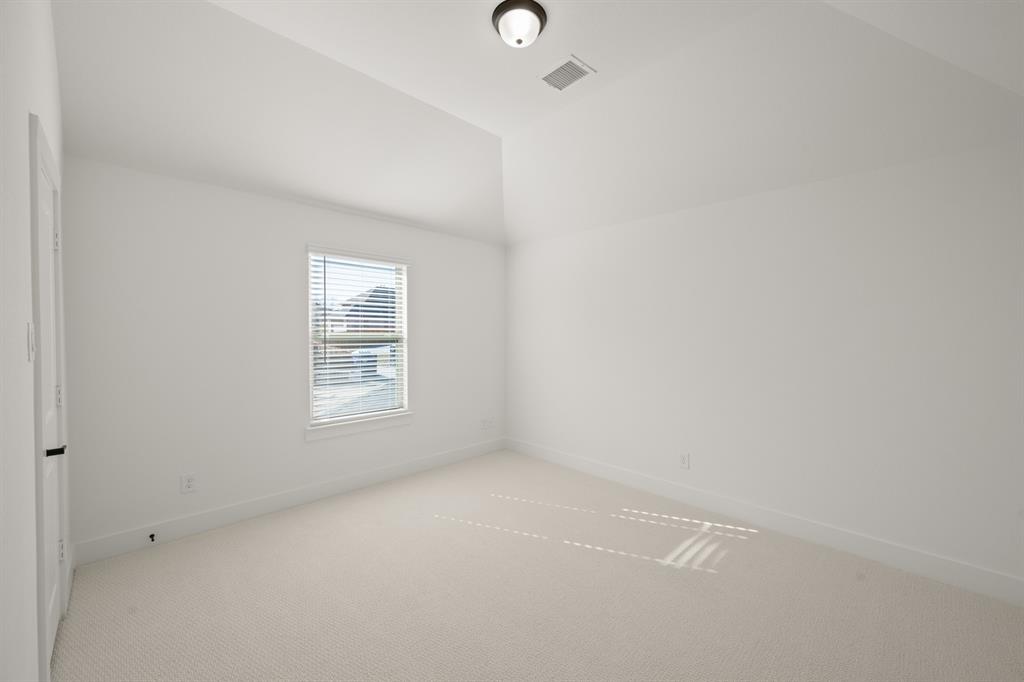 417 Newpark Boulevard Property Photo 20