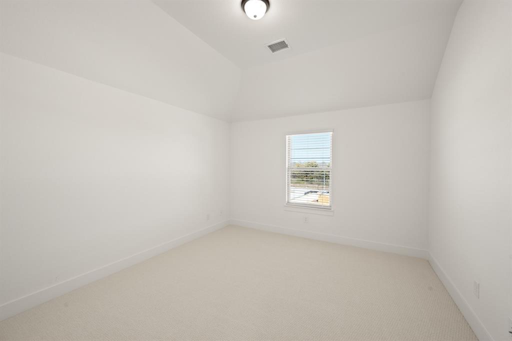 417 Newpark Boulevard Property Photo 21
