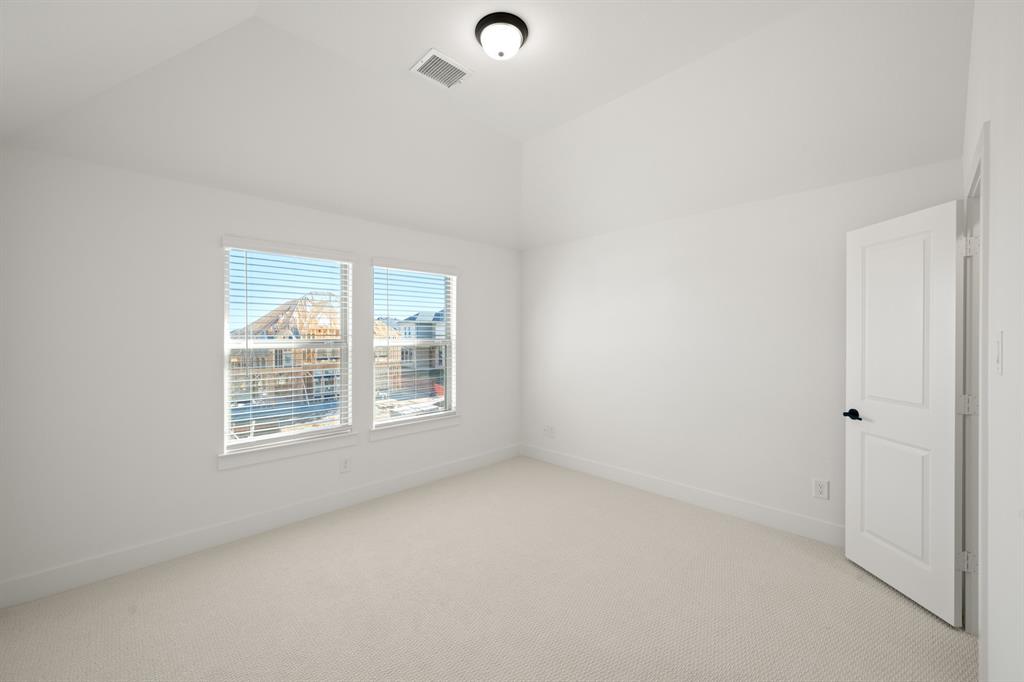 417 Newpark Boulevard Property Photo 23