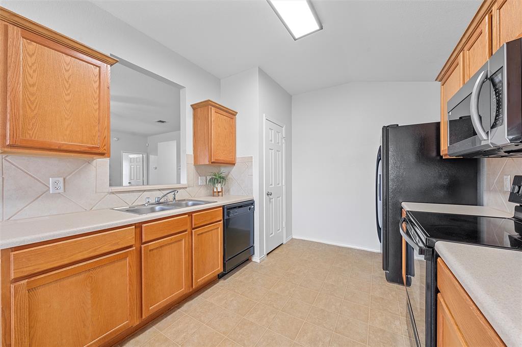 10120 Salem Way Property Photo 9