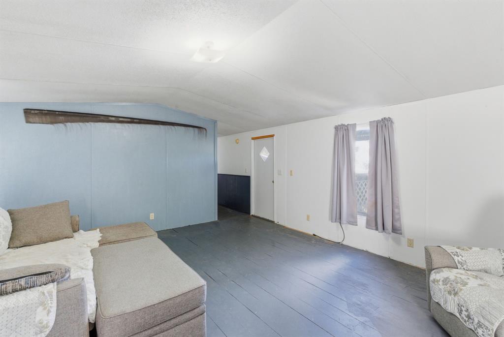 144 Oak Meadows Drive Property Photo 4