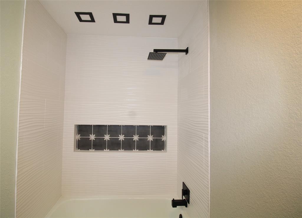818 E Clinton Property Photo 15