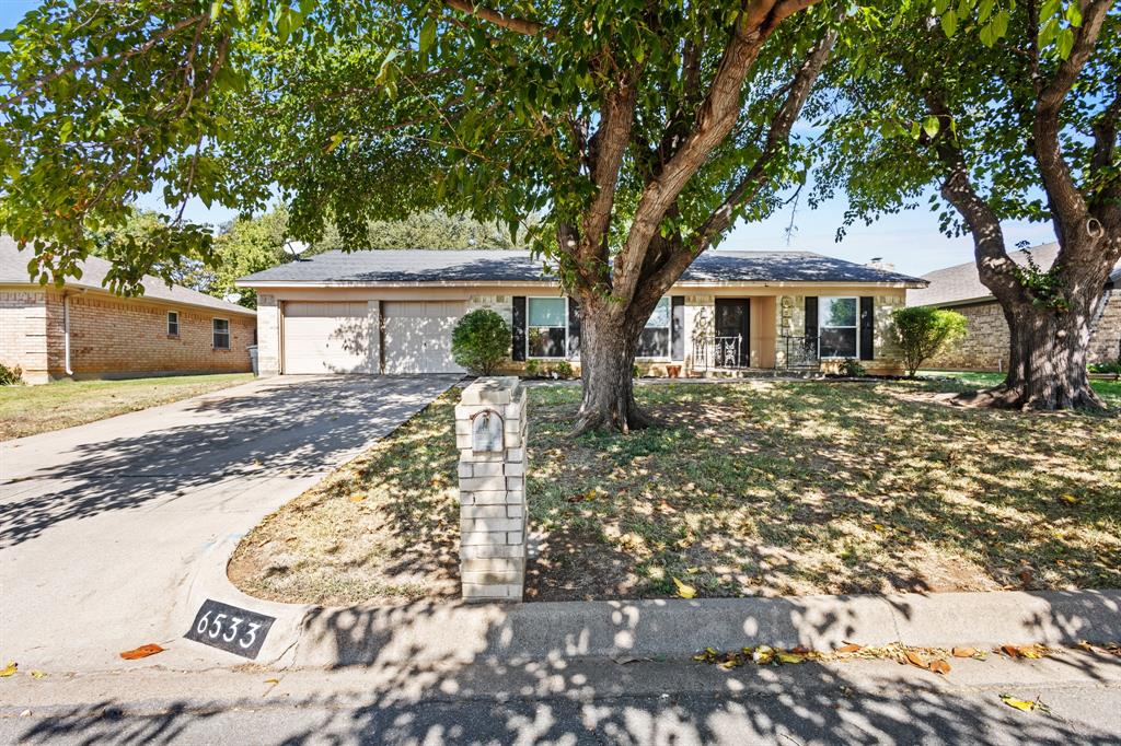 6533 Circleview Drive Property Photo 3