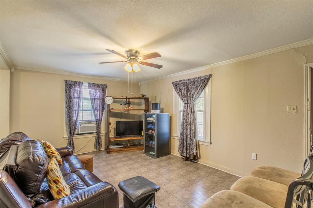 2101 Pine Avenue Property Photo 2