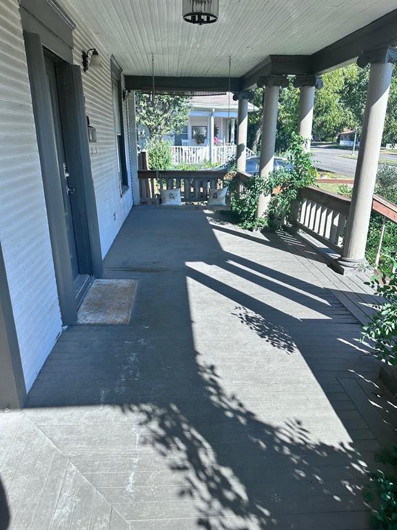 112 N Grand Avenue Property Photo 4