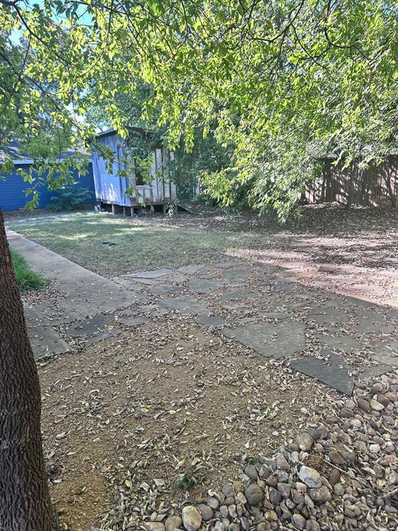 112 N Grand Avenue Property Photo 6