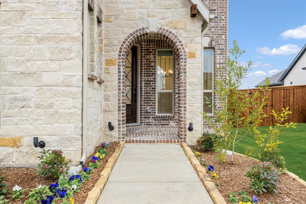 2813 Spring Valley Way Property Photo 4