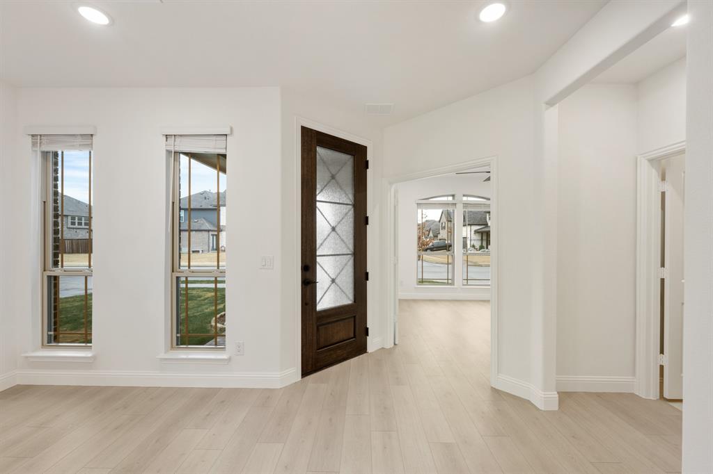 2813 Spring Valley Way Property Photo 5