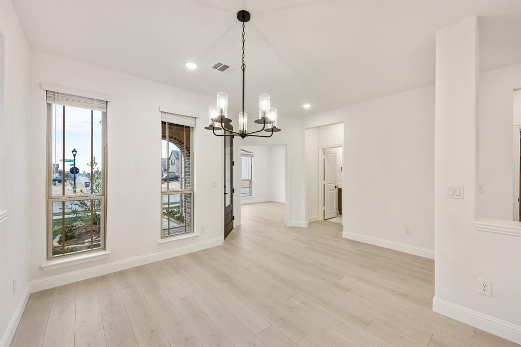 2813 Spring Valley Way Property Photo 6