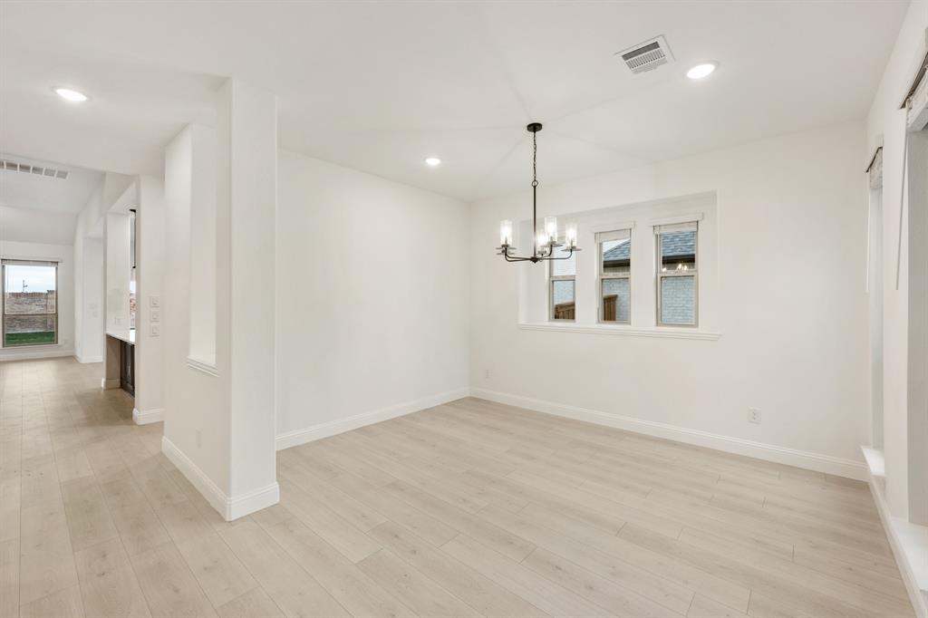 2813 Spring Valley Way Property Photo 8