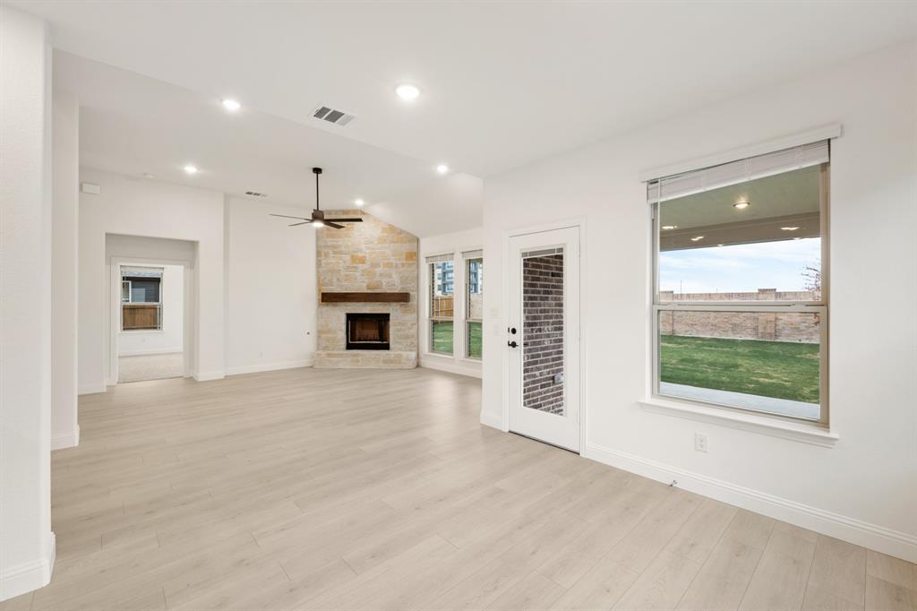 2813 Spring Valley Way Property Photo 15