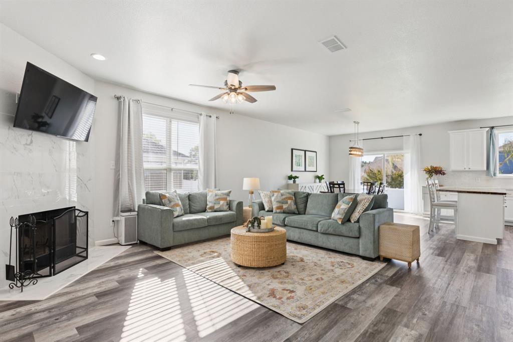 1005 Oakcrest Drive Property Photo 1