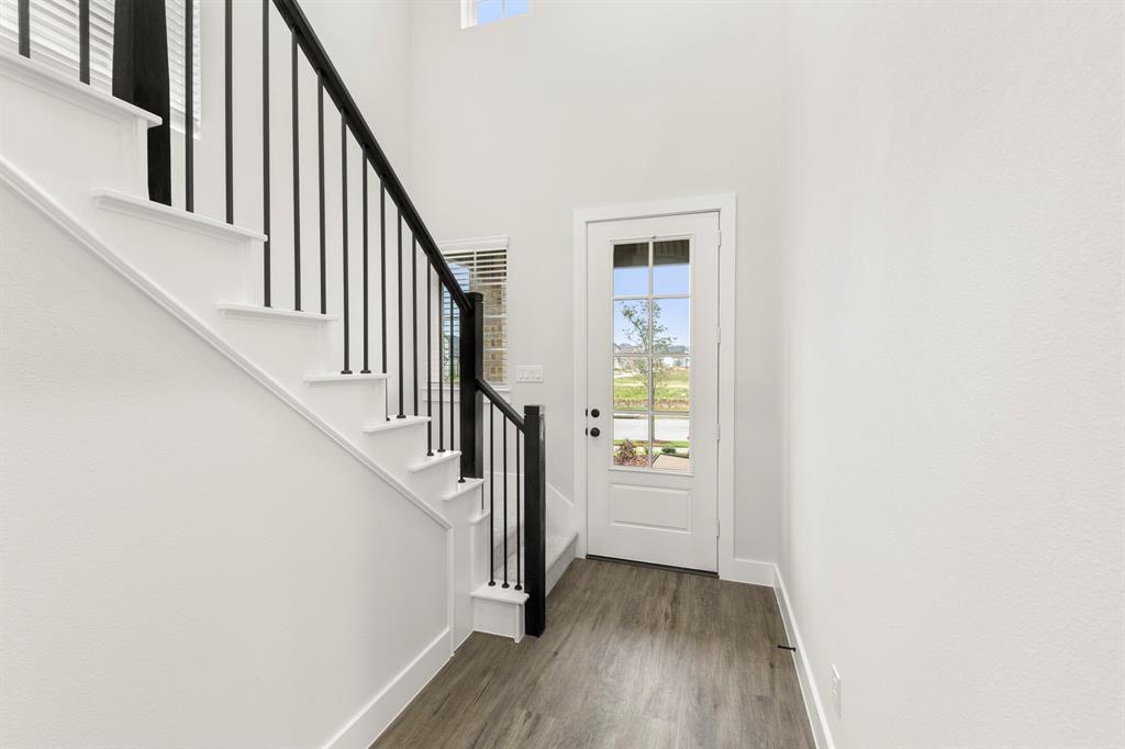 1921 Sapphire Run Property Photo 4