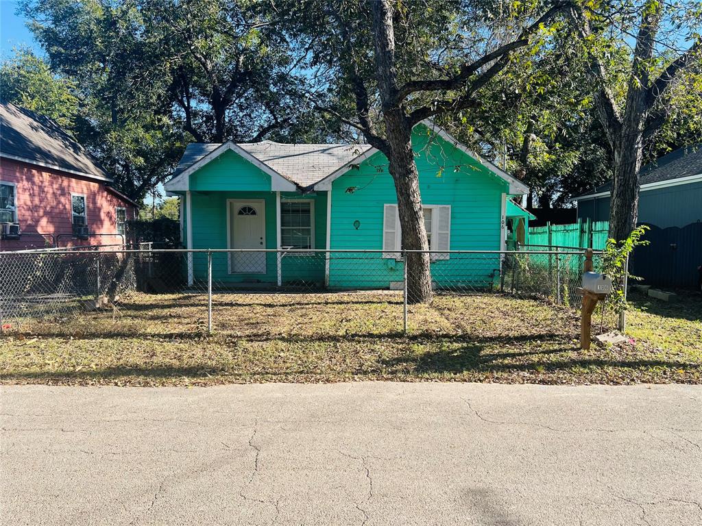 106 Columbia Street Property Photo 1