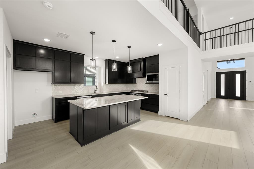 405 Newpark Boulevard Property Photo 10