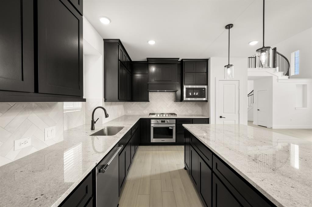 405 Newpark Boulevard Property Photo 11