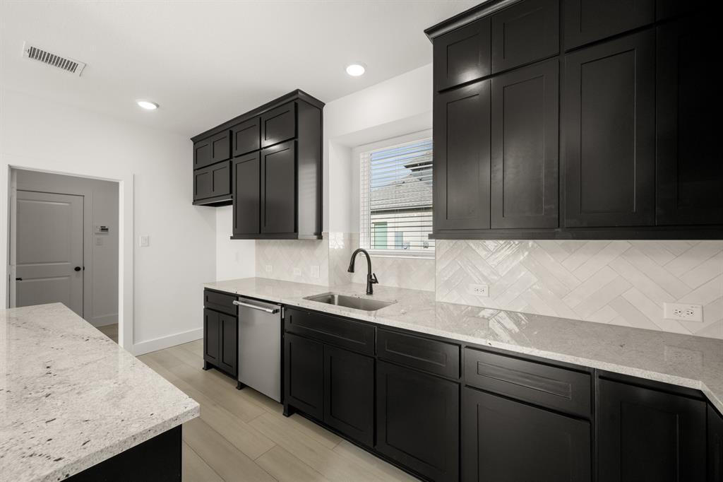 405 Newpark Boulevard Property Photo 12