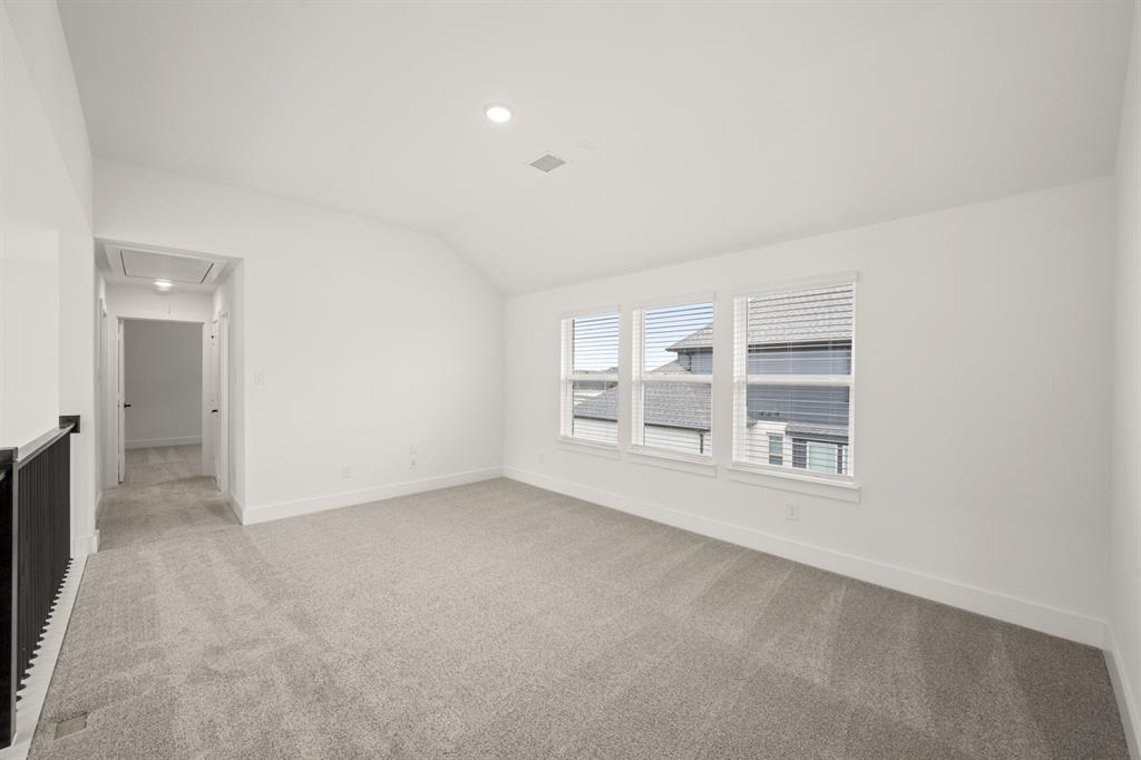 405 Newpark Boulevard Property Photo 21