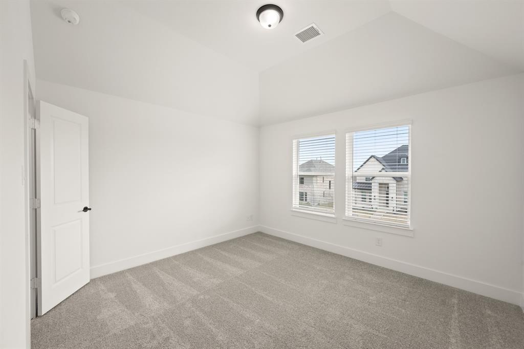 405 Newpark Boulevard Property Photo 23