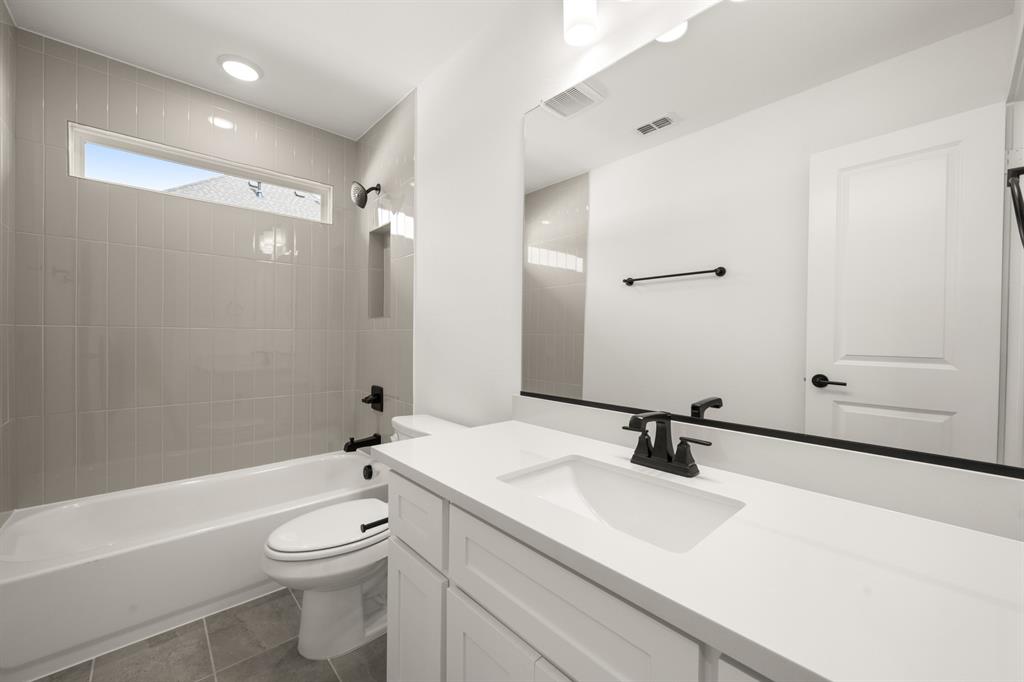 405 Newpark Boulevard Property Photo 24