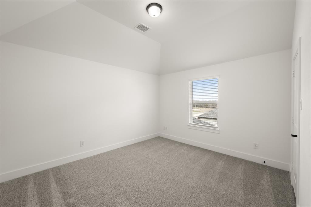 405 Newpark Boulevard Property Photo 25