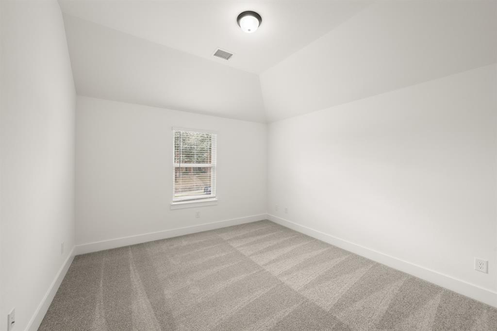 405 Newpark Boulevard Property Photo 26