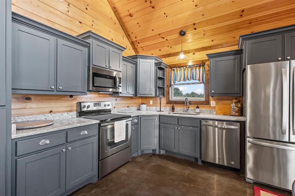 448 County Road 4581 Property Photo 15