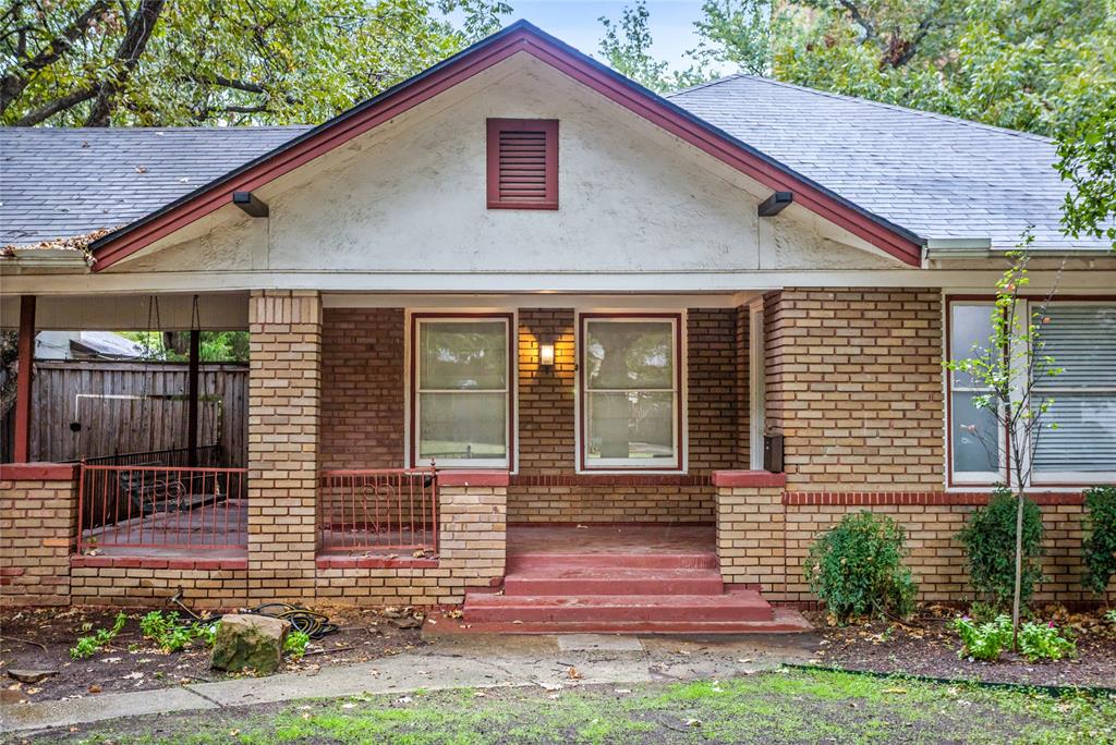 2303 Mistletoe Drive Property Photo 3