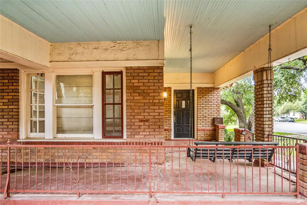 2303 Mistletoe Drive Property Photo 4