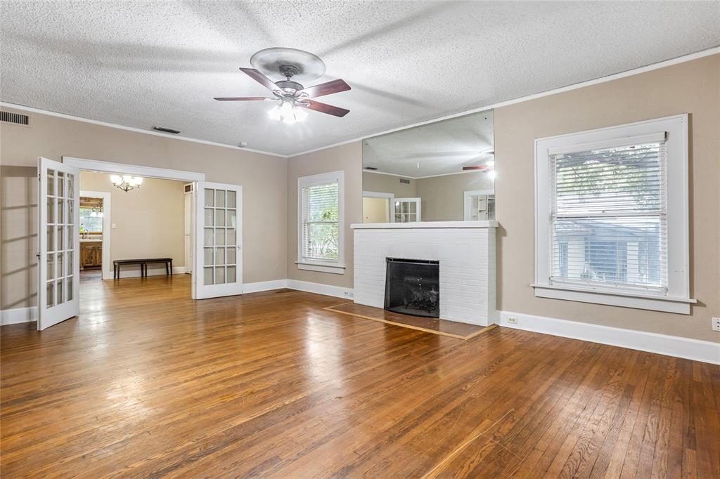 2303 Mistletoe Drive Property Photo 6