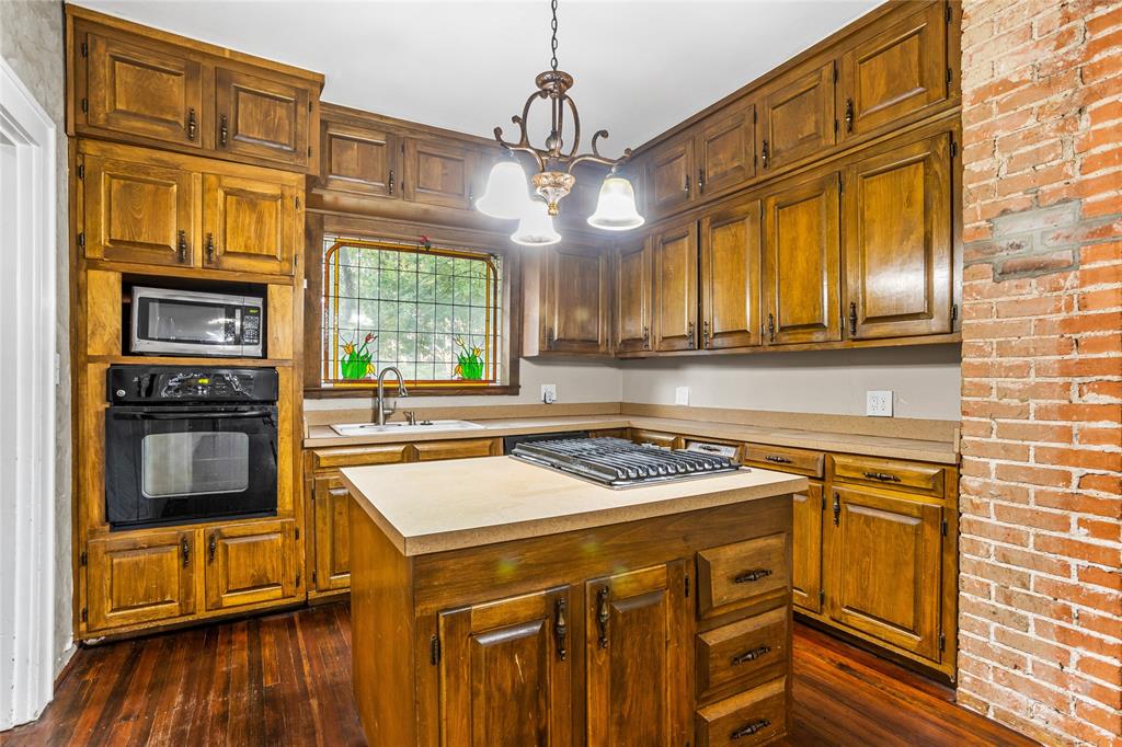 2303 Mistletoe Drive Property Photo 10