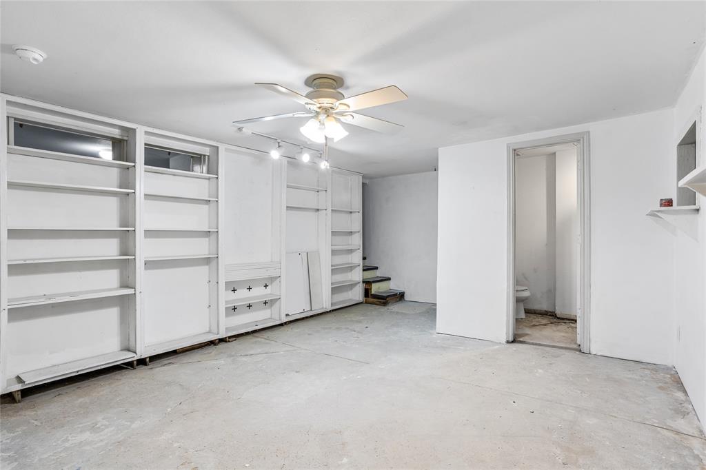 2303 Mistletoe Drive Property Photo 18