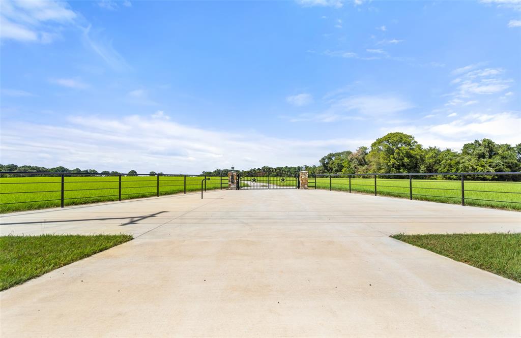 1147 Fm 346 Property Photo 2