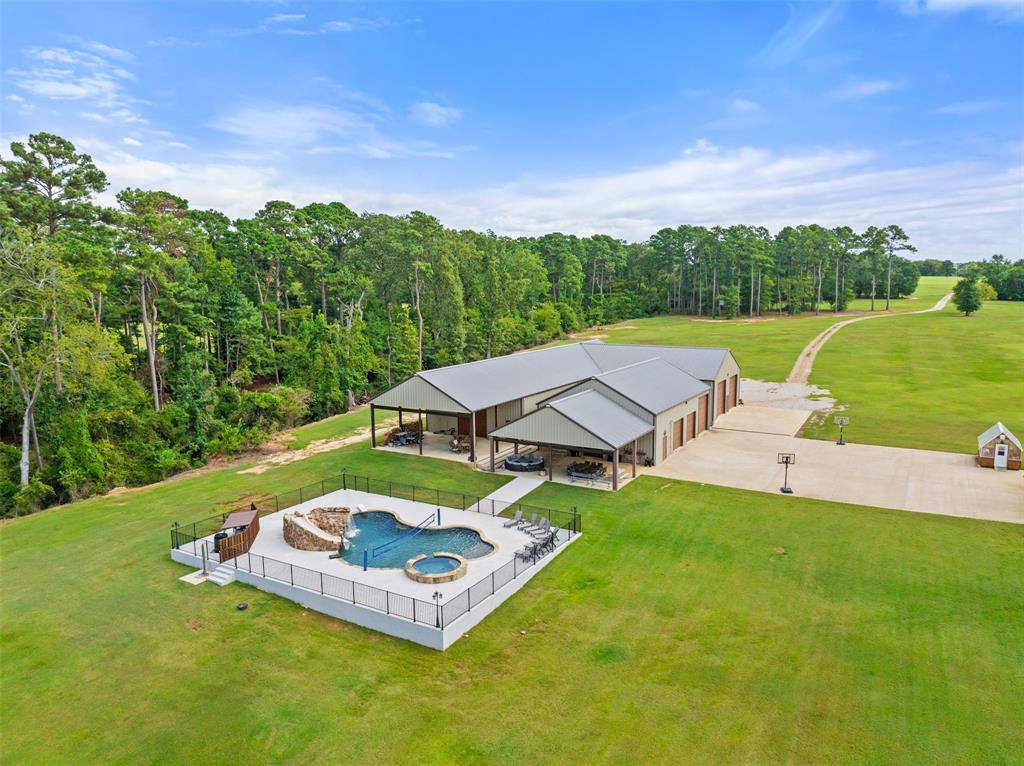 1147 Fm 346 Property Photo 14