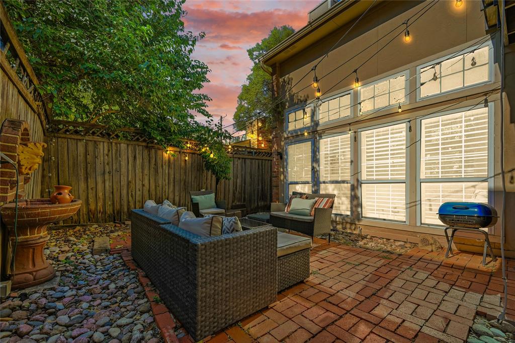 3624 Douglas Avenue Property Photo 1